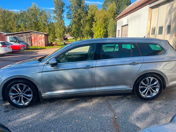 Volkswagen Passat 4 of 16