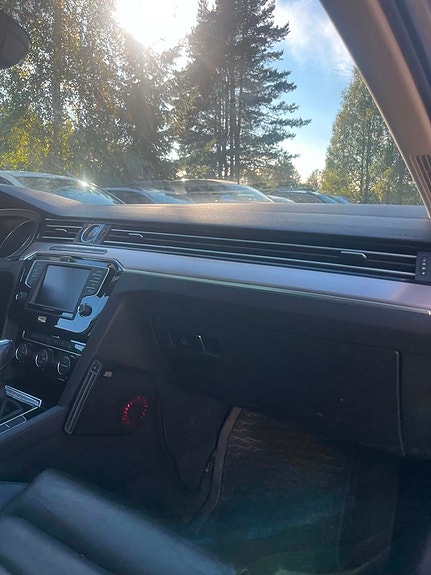 Volkswagen Passat 11 of 16
