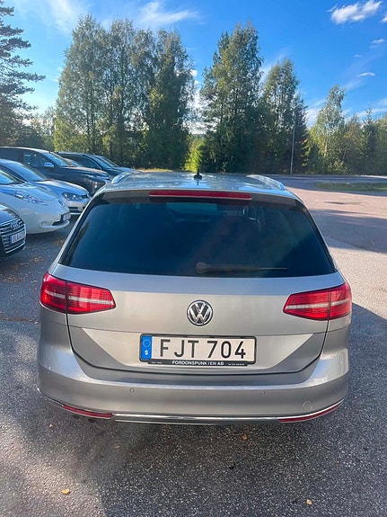 Volkswagen Passat 7 of 16
