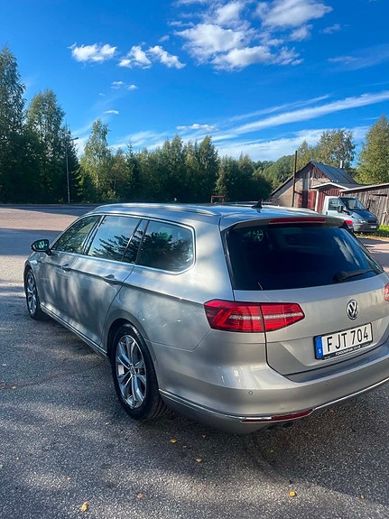 Volkswagen Passat 6 of 16