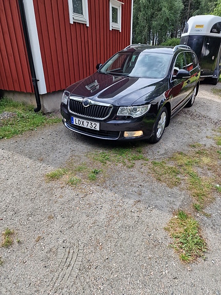 Skoda Superb 2 of 7