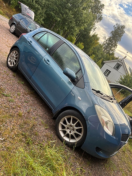 Toyota Yaris 2 of 5