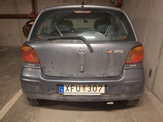 Toyota Yaris 3 of 7