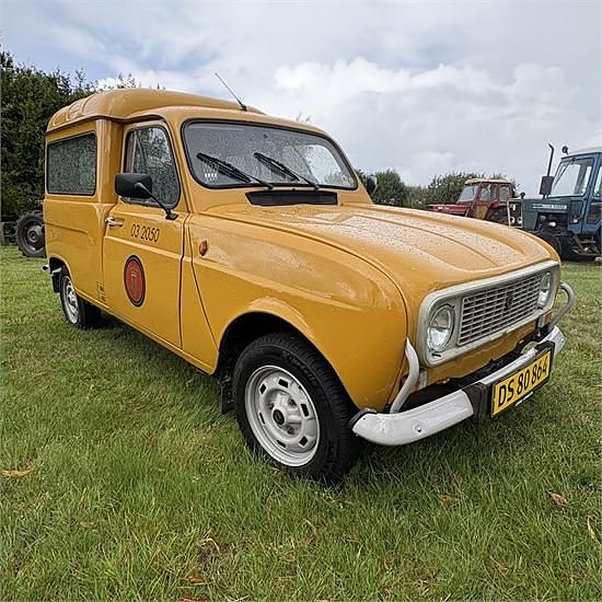 Renault VAN 4 9 of 17