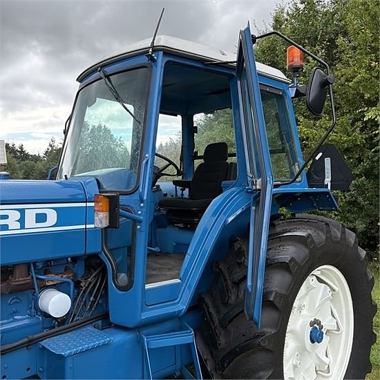 Ford TW15 - ZF 4WD-system 14 of 25