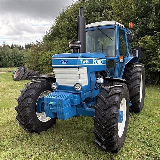 Ford TW15 - ZF 4WD-system 3 of 25