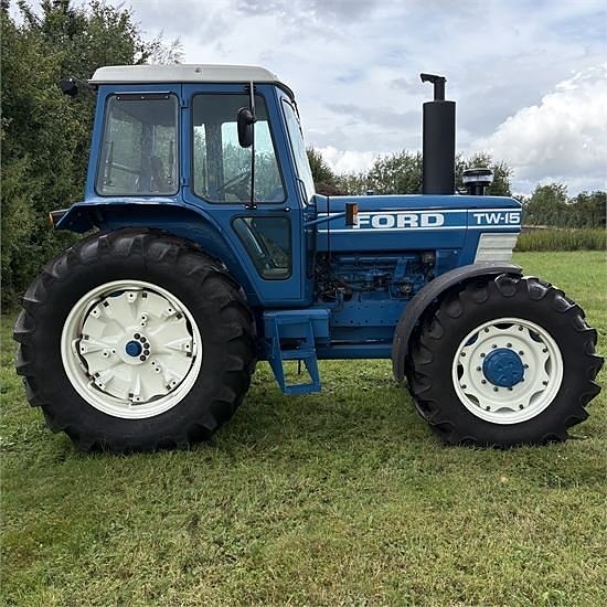 Ford TW15 - ZF 4WD-system 10 of 25