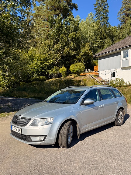 Skoda Octavia 2 of 7