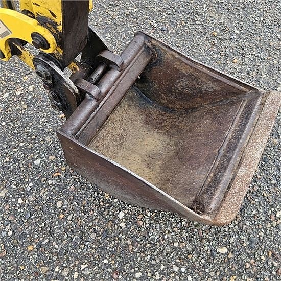 Komatsu PC18 MR-2 - Minigravemaskine / mini excavator 1,8 to 23 of 30