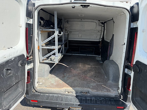 Renault Trafic 9 of 9