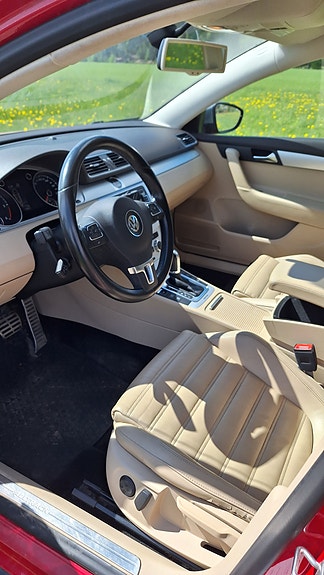 Volkswagen Passat Alltrack 14 of 15