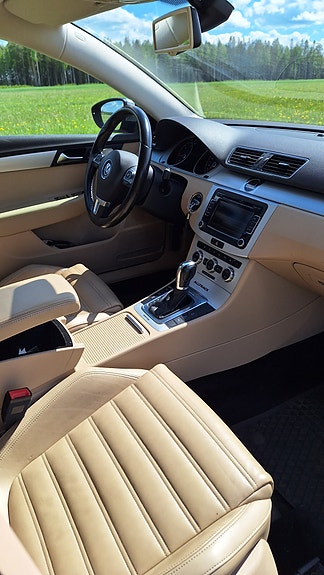 Volkswagen Passat Alltrack 12 of 15