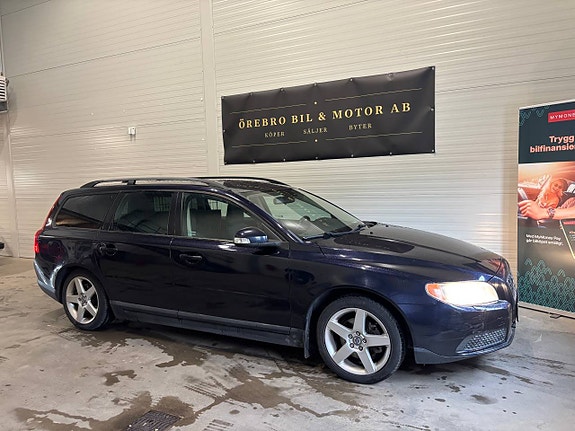 Volvo V70 2 of 7