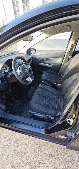 Mazda 2 4 of 6