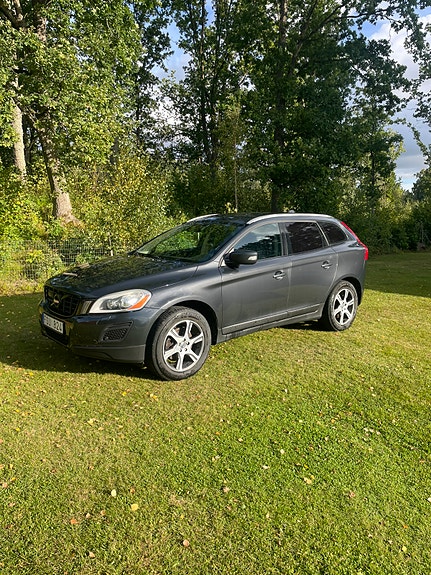 Volvo XC60 2 of 11
