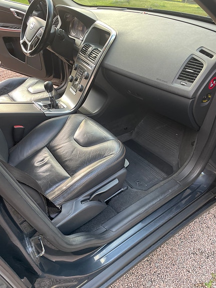 Volvo XC60 8 of 11