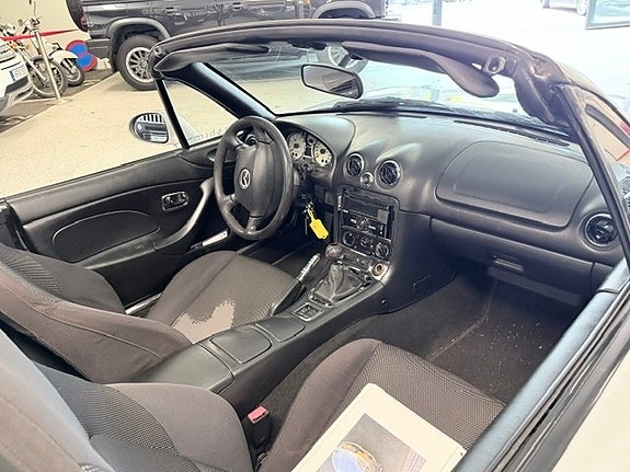 Mazda MX-5 8 of 11