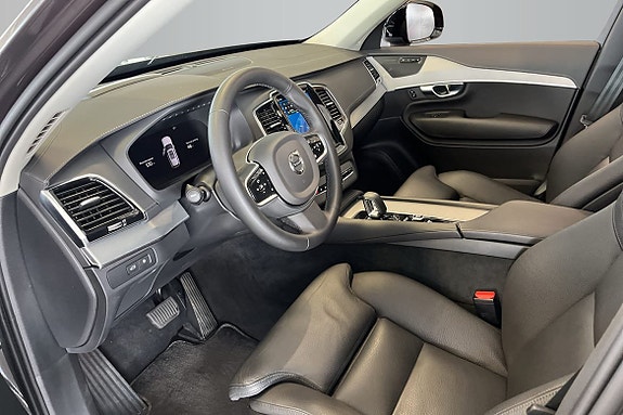 Volvo XC90 10 of 18