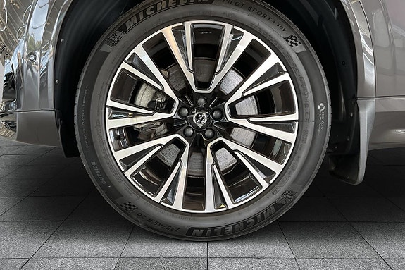 Volvo XC90 8 of 18