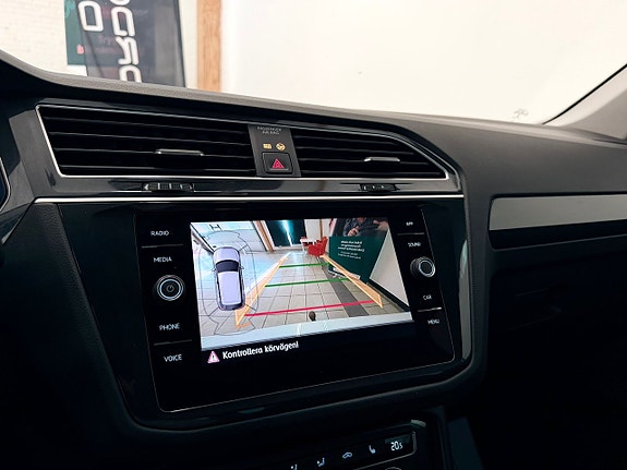 Volkswagen Tiguan 17 of 24