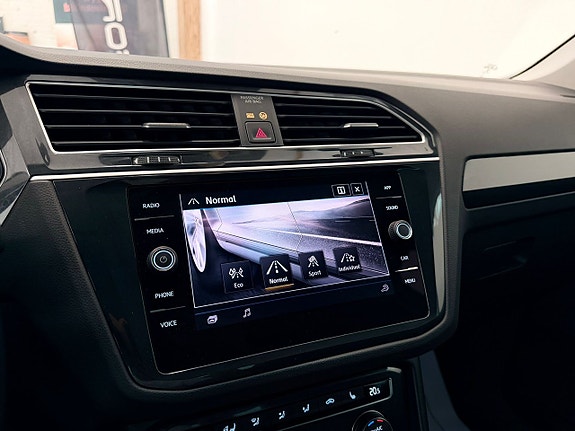 Volkswagen Tiguan 16 of 24