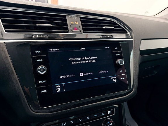 Volkswagen Tiguan 15 of 24