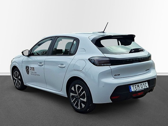 Peugeot 208 2 of 10