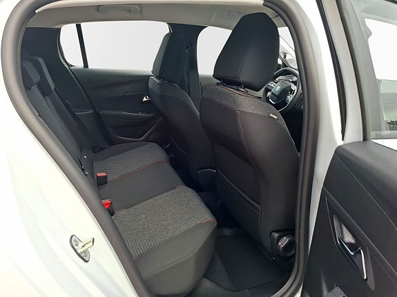Peugeot 208 8 of 10