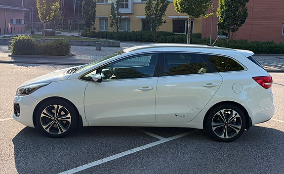 Kia Ceed 2 of 10