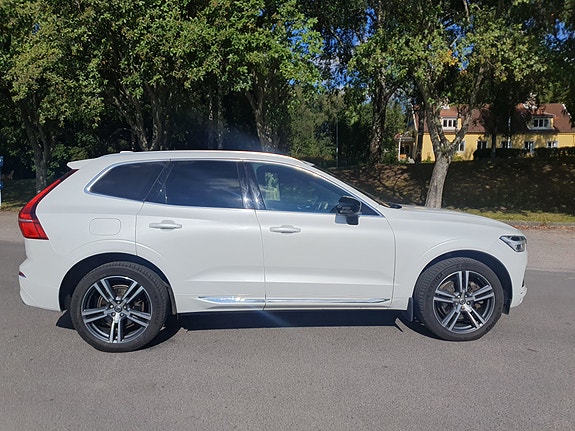 Volvo XC60 2 of 16