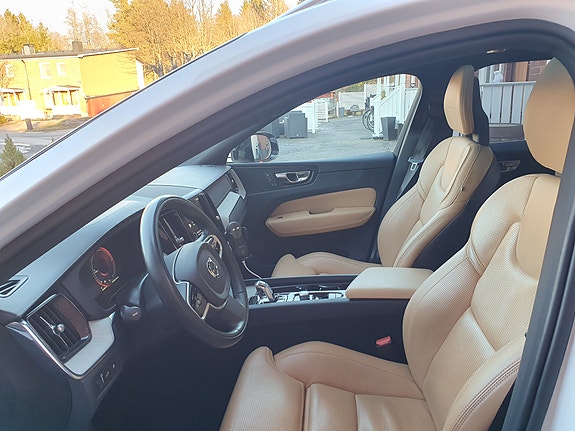 Volvo XC60 5 of 16