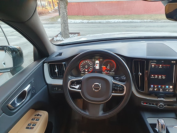 Volvo XC60 16 of 16