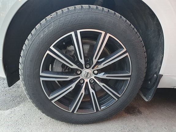 Volvo XC60 10 of 16