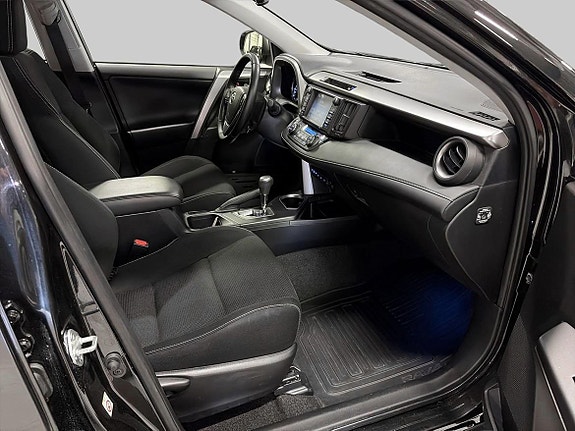 Toyota RAV4 10 of 19