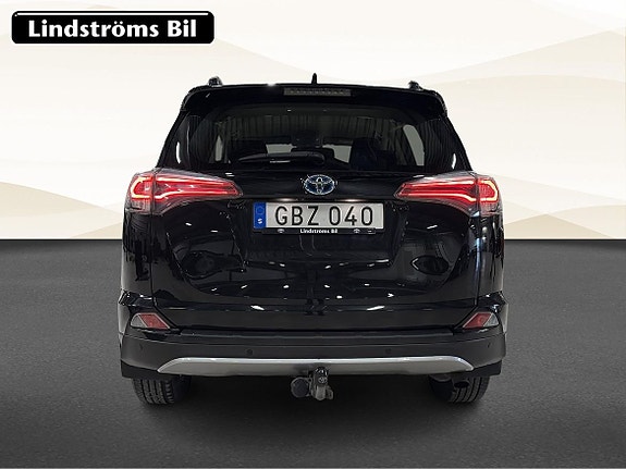 Toyota RAV4 8 of 19