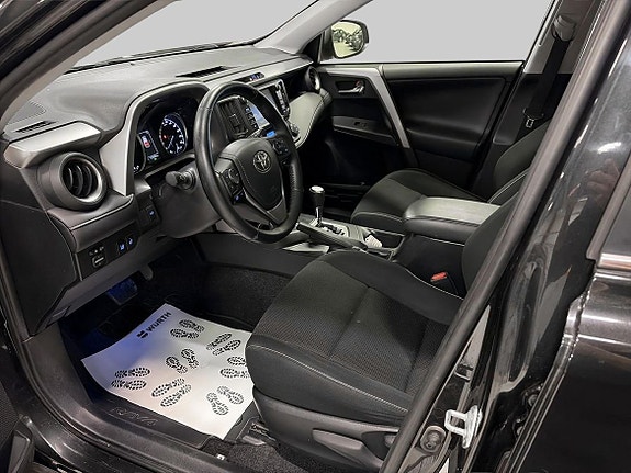 Toyota RAV4 14 of 19