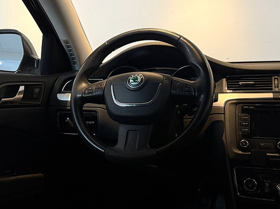 Skoda Superb 14 of 19