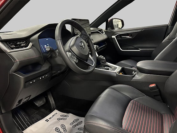 Toyota RAV4 Plug-in Hybrid 13 of 20