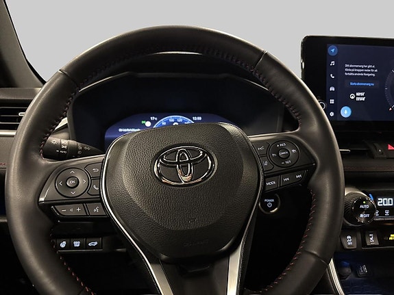 Toyota RAV4 Plug-in Hybrid 18 of 20