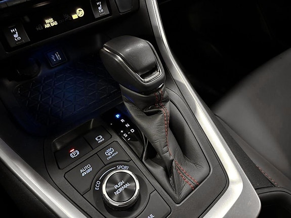 Toyota RAV4 Plug-in Hybrid 17 of 20