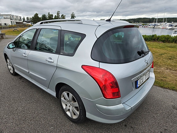 Peugeot 308 SW 20 of 30