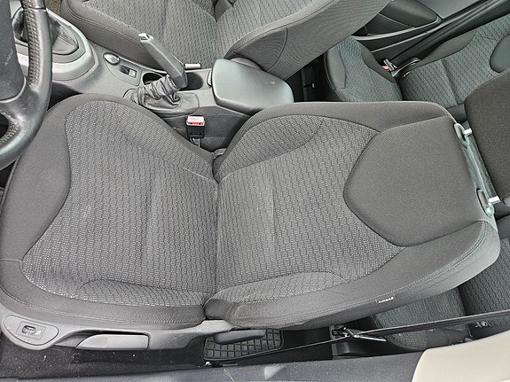 Peugeot 308 SW 21 of 30