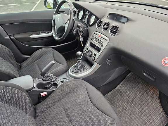 Peugeot 308 SW 14 of 30