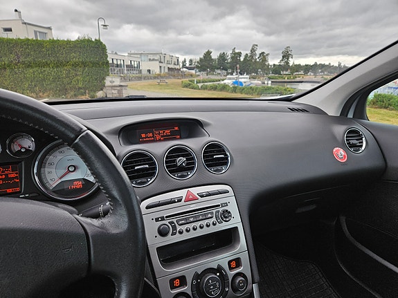 Peugeot 308 SW 9 of 30