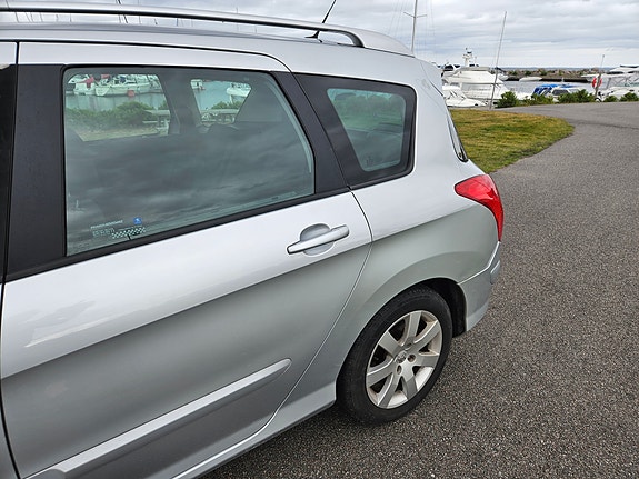 Peugeot 308 SW 23 of 30