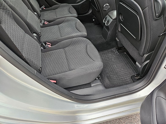 Peugeot 308 SW 10 of 30