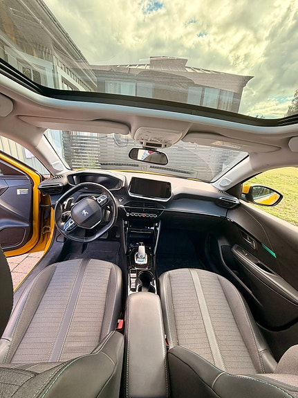Peugeot 208 5 of 6