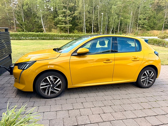 Peugeot 208 2 of 6