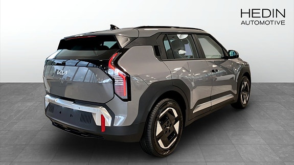 Kia EV3 2 of 11