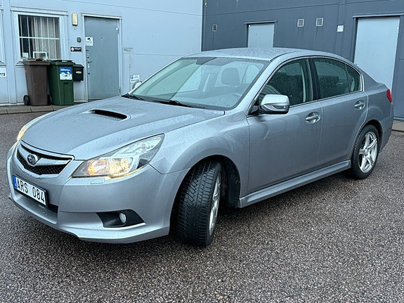 Subaru Legacy 2 of 7